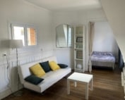 Salon traversant avec chambre indépendante